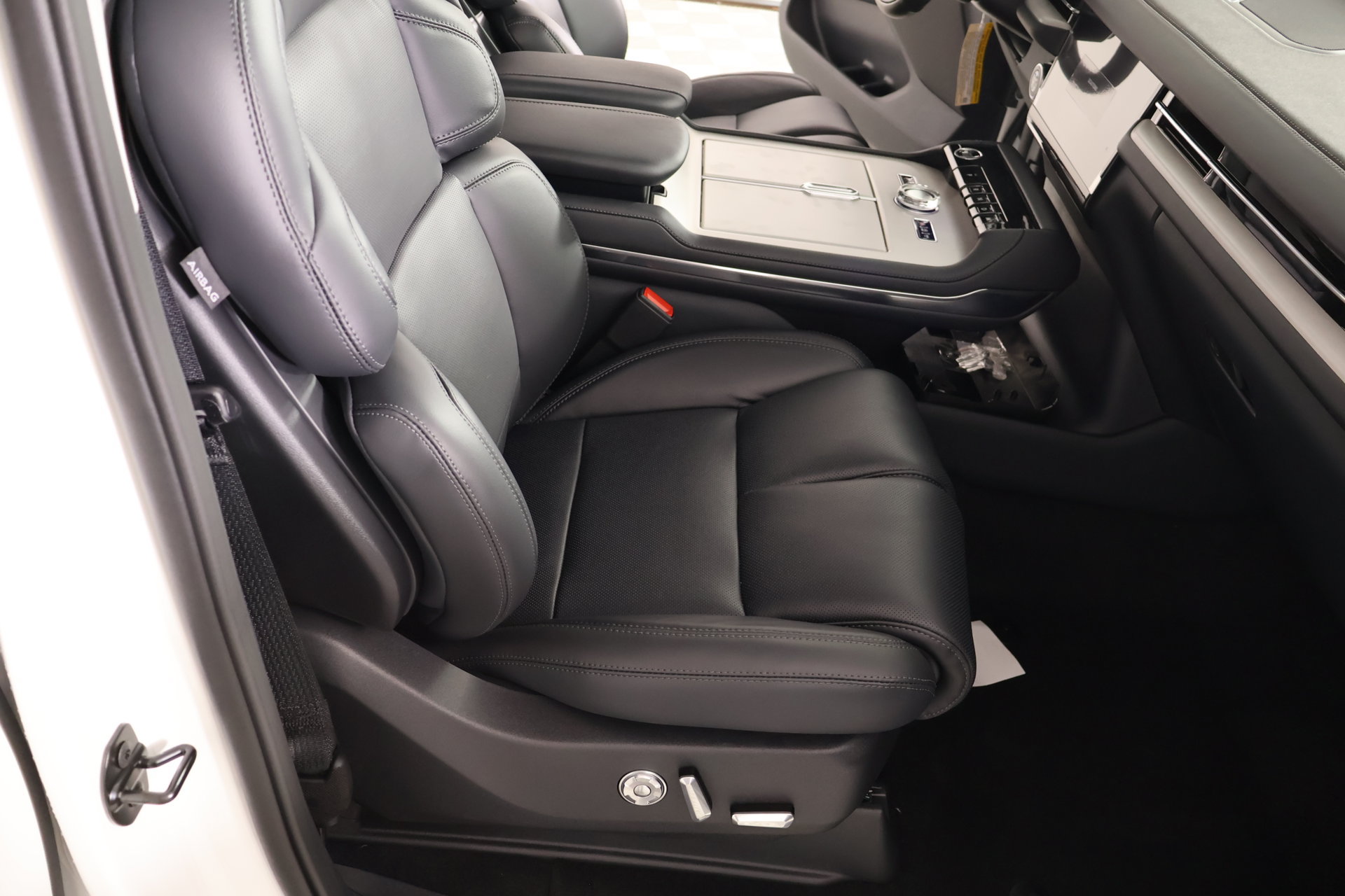 New 2026 Lincoln Navigator Premiere AWD/4WD image 14