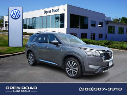 Used 2022 Nissan Pathfinder Platinum w/ Cargo Package