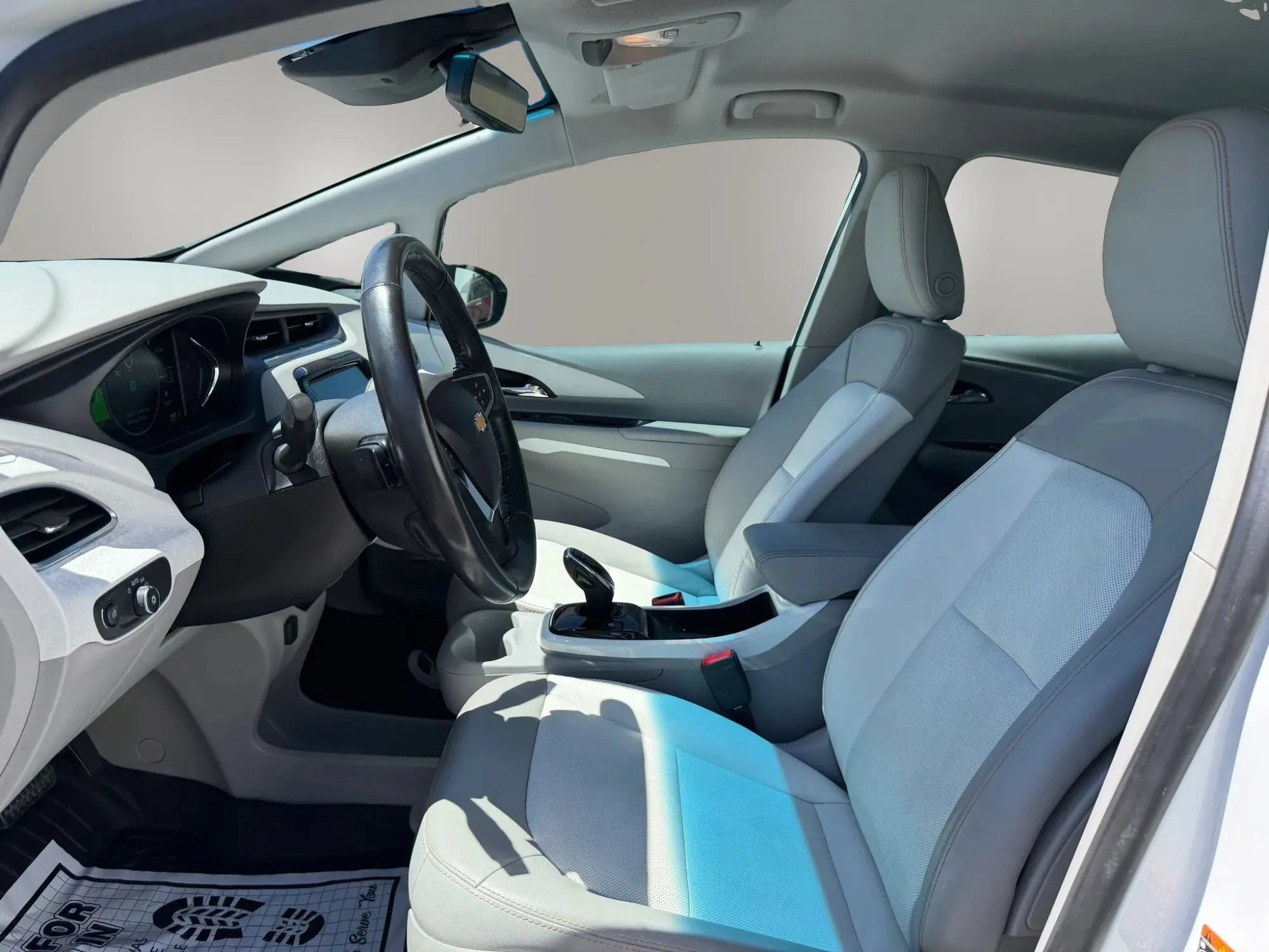 Used 2019 Chevrolet Bolt Premier w/ Infotainment Package FWD image 11