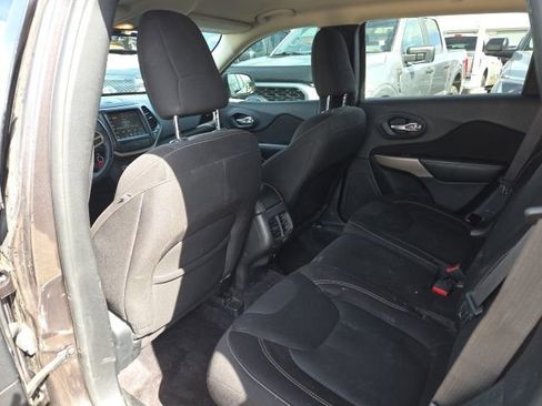 Used 2017 Jeep Cherokee Latitude image 14