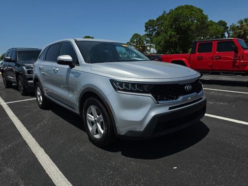 Certified 2021 Kia Sorento LX FWD image 1