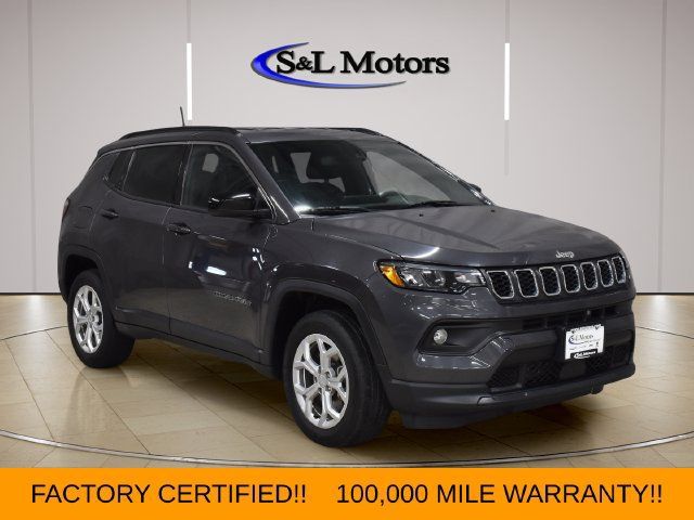 Used 2024 Jeep Compass Latitude AWD/4WD image 1
