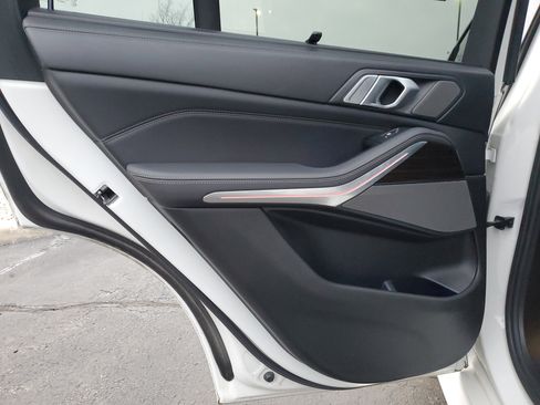 Used 2019 BMW X5 xDrive50i w/ M Sport Package image 16