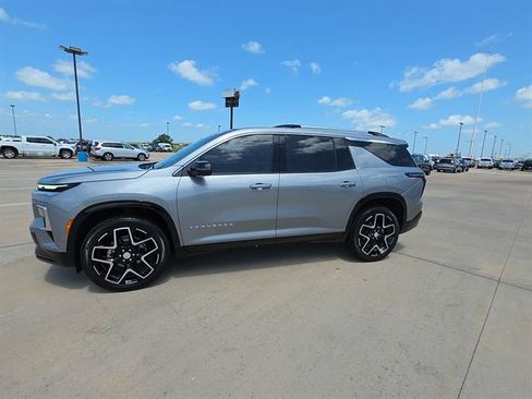 Used 2025 Chevrolet Traverse High Country w/ LPO, Floor Liner Package FWD image 2