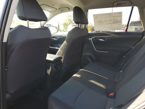 Used 2025 Toyota RAV4 XLE image 12