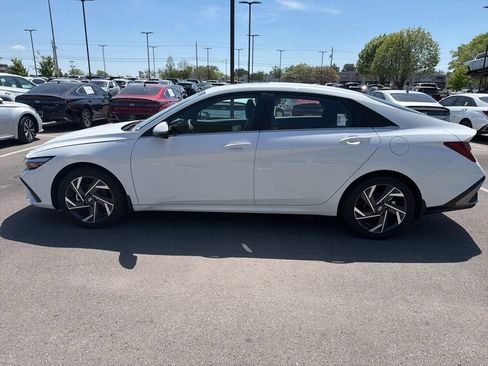 Used 2025 Hyundai Elantra Limited image 15