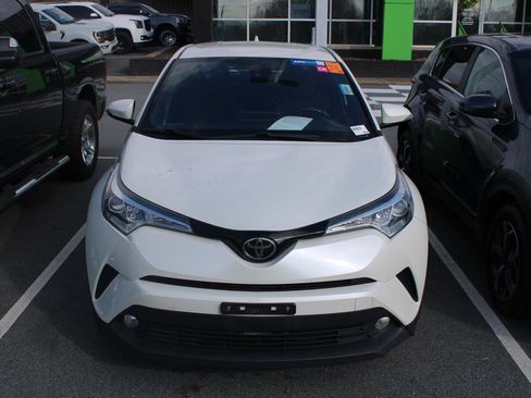 Used 2018 Toyota C-HR XLE image 2