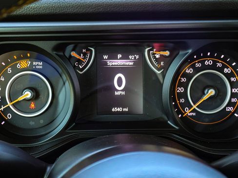 Used 2024 Jeep Wrangler Sport AWD/4WD image 35