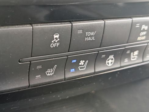 Used 2018 RAM 2500 Laramie w/ Sport Appearance Group AWD/4WD image 26