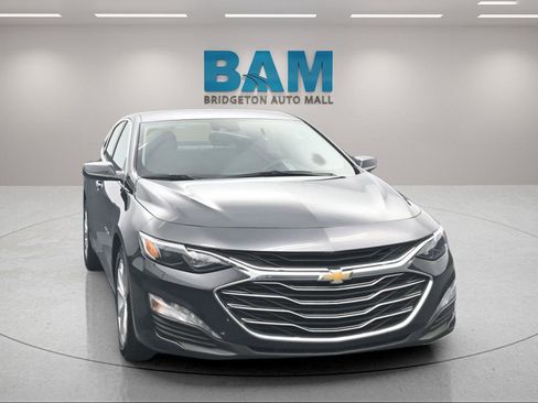 Used 2023 Chevrolet Malibu LT FWD image 2