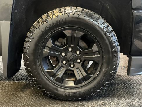 Used 2017 Chevrolet Silverado 1500 LT w/ Midnight Edition AWD/4WD image 30