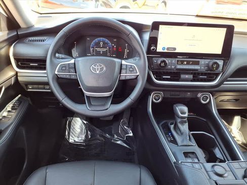 Certified 2025 Toyota Grand Highlander AWD image 8