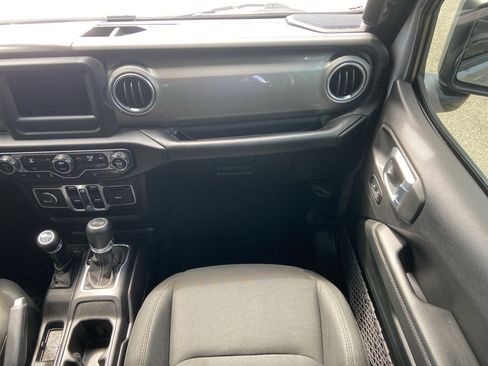 Used 2020 Jeep Wrangler Unlimited Sahara image 23