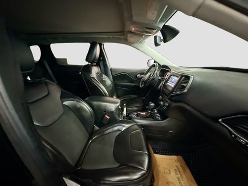 Used 2019 Jeep Cherokee Latitude Plus image 27