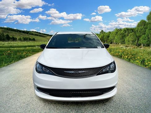 New 2026 Chrysler Voyager LX FWD image 2