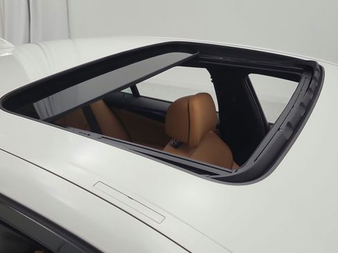 Used 2023 BMW M550i xDrive image 23