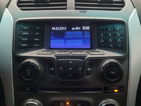 Used 2014 Ford Explorer XLT image 25