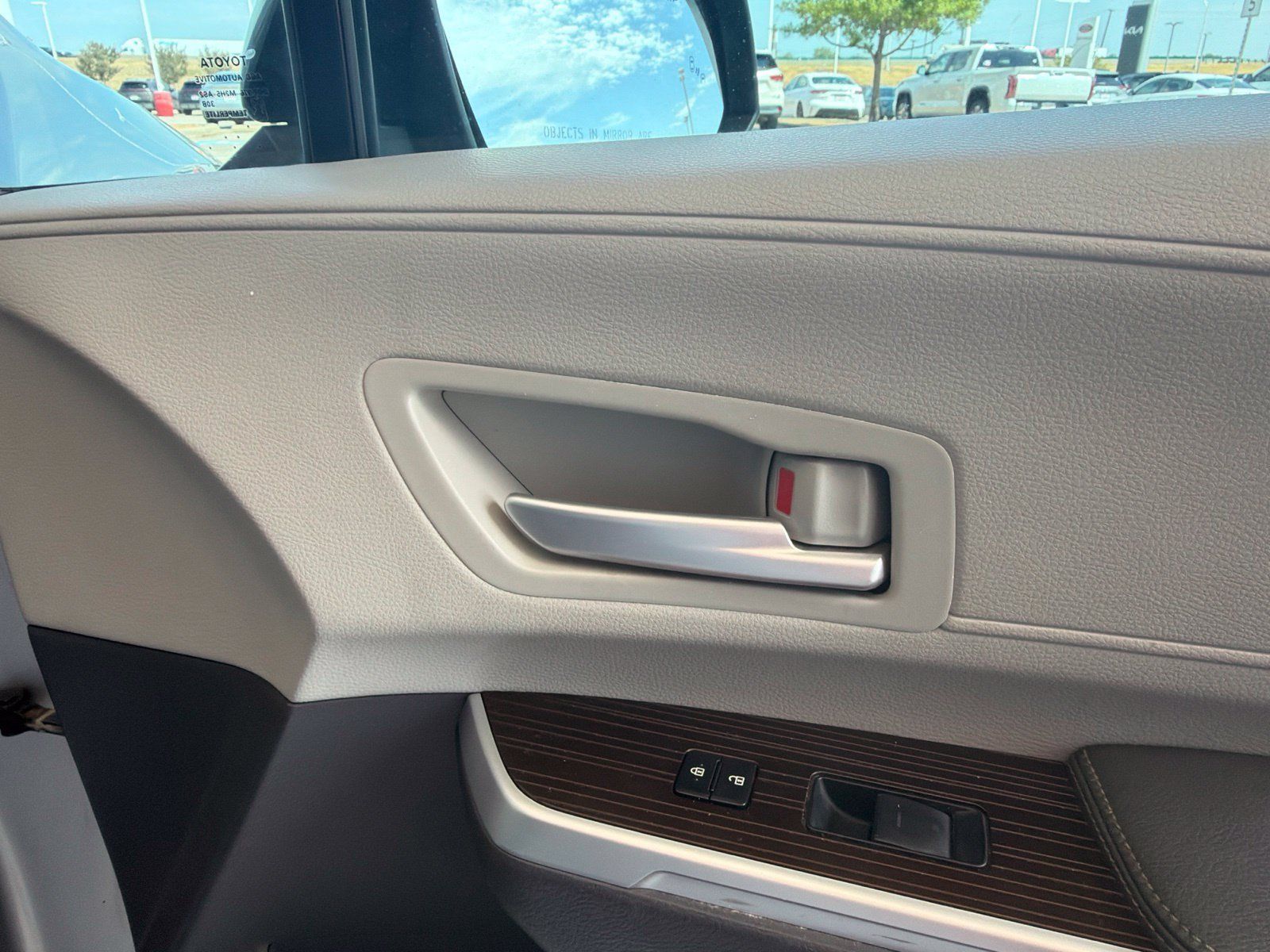 Used 2021 Toyota Sienna XLE FWD image 23