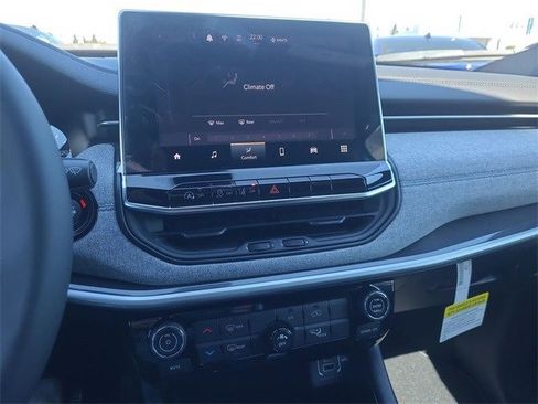 New 2024 Jeep Compass Latitude image 18