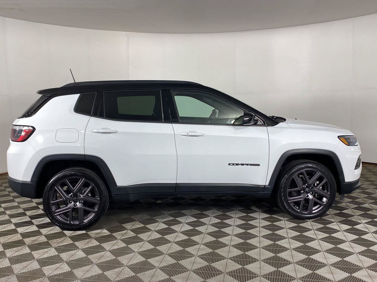 Used 2026 Jeep Compass Limited AWD/4WD image 5
