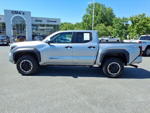 Used 2024 Toyota Tacoma TRD Off-Road AWD/4WD image 7
