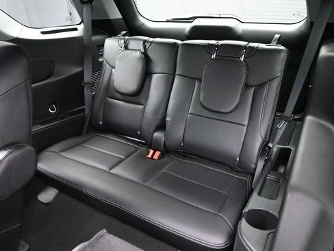 Used 2024 Ford Explorer XLT image 19