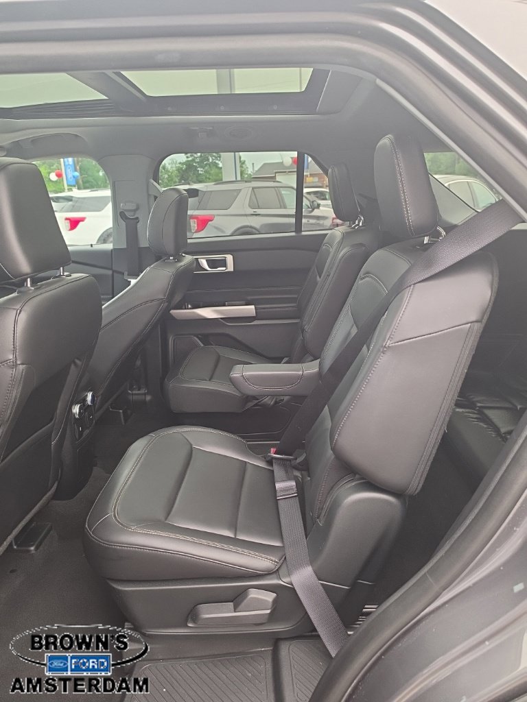 Used 2022 Ford Explorer XLT w/ Equipment Group 202A AWD/4WD image 12