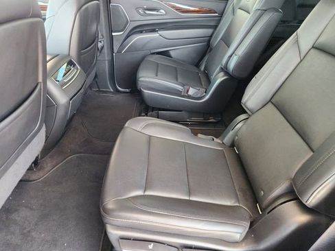 Used 2022 Cadillac Escalade Luxury w/ LPO, Illumination Package AWD/4WD image 27
