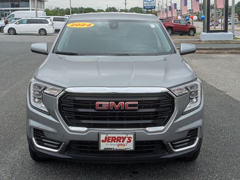 Used 2024 GMC Terrain SLE AWD/4WD image 2