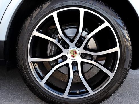 Used 2021 Porsche Cayenne image 82