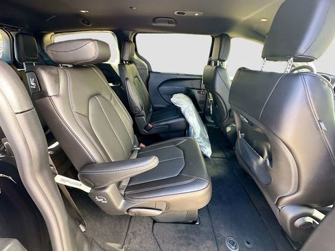 New 2026 Chrysler Pacifica Select image 29