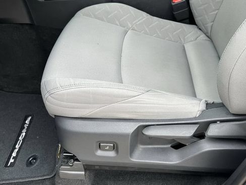 Certified 2025 Toyota Tacoma SR5 AWD/4WD image 27