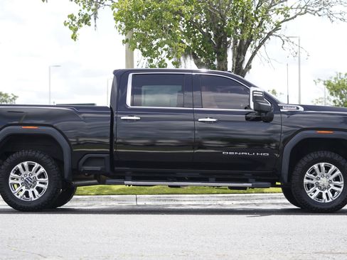 Used 2020 GMC Sierra 2500 Denali w/ Denali Ultimate Package AWD/4WD image 7