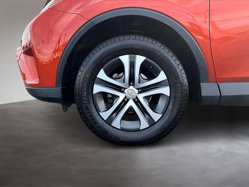 Used 2016 Toyota RAV4 LE image 9