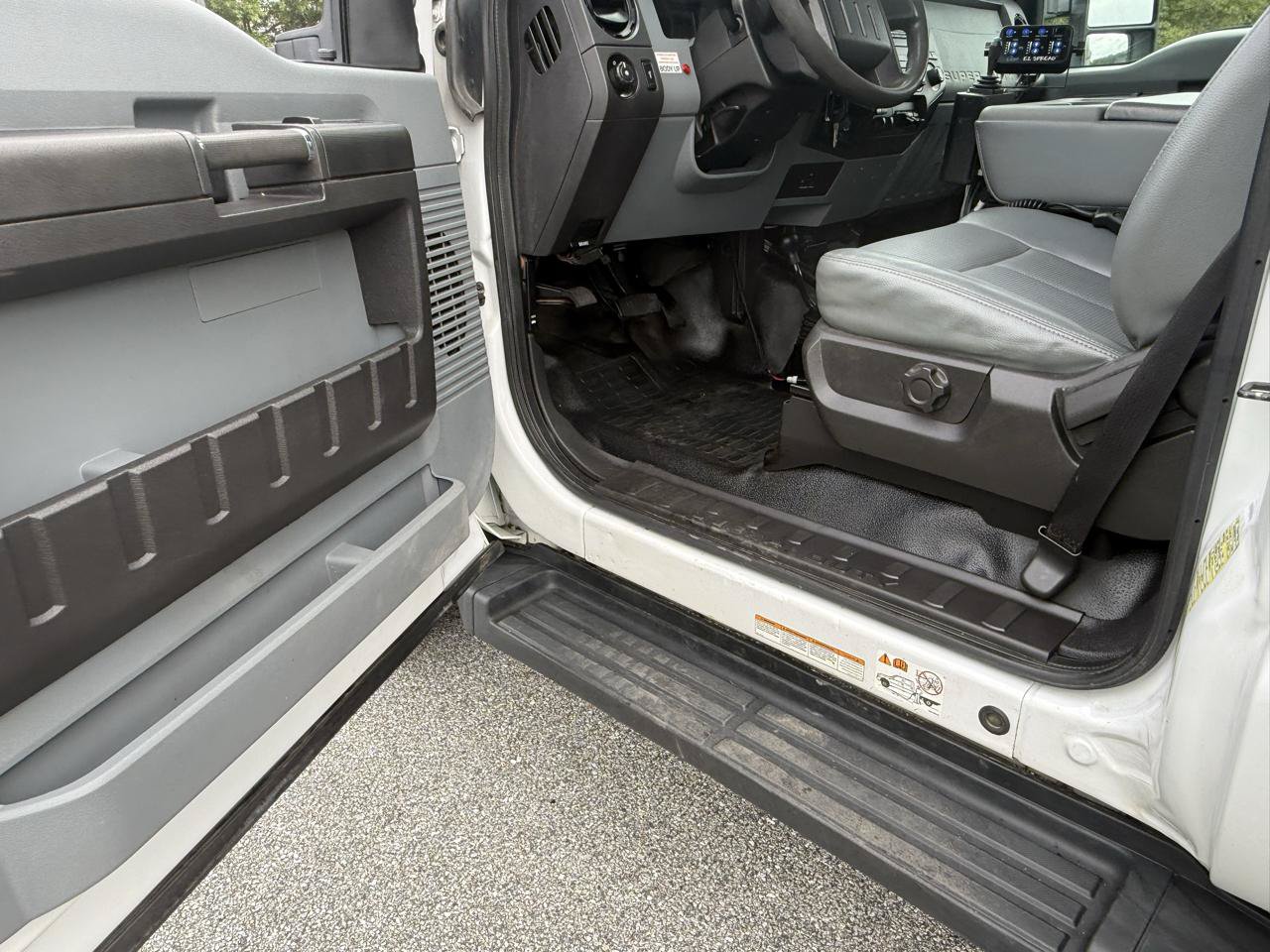 Used 2016 Ford F550 4x4 Regular Cab Super Duty image 21