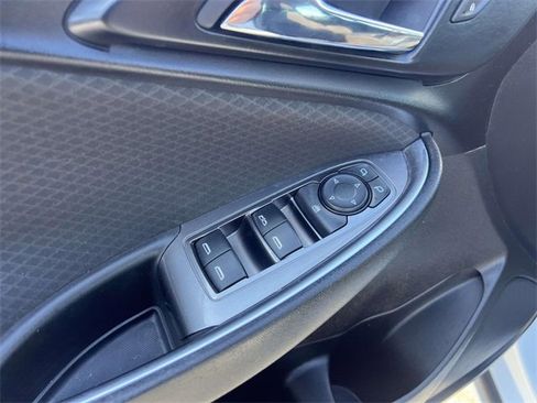 Used 2018 Chevrolet Malibu LT image 20