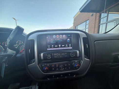 Used 2017 GMC Sierra 1500 SLE w/ SLE Value Package AWD/4WD image 4
