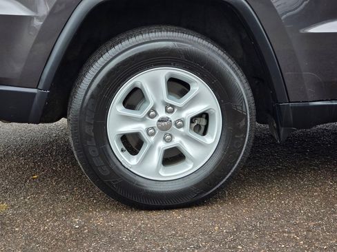 Used 2017 Jeep Grand Cherokee Laredo w/ Quick Order Package 23E image 28