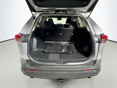 Used 2021 Toyota RAV4 LE FWD image 32
