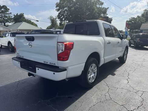 Used 2018 Nissan Titan SV w/ SV Convenience Package AWD/4WD image 6