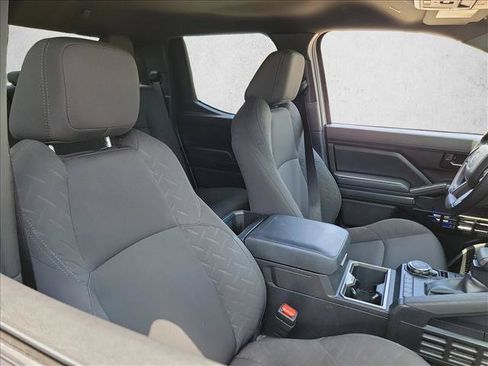 Used 2025 Toyota Tacoma SR5 AWD/4WD image 15
