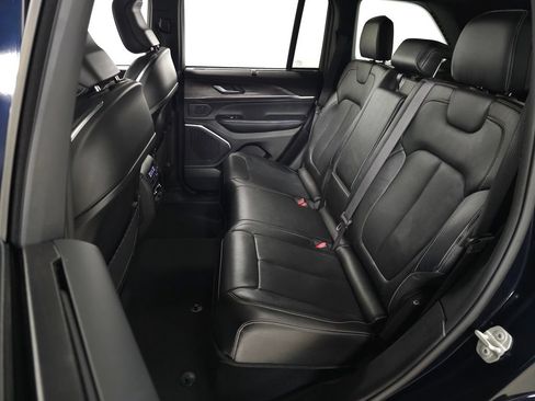 Used 2023 Jeep Grand Cherokee Overland w/ Luxury Tech Group IV AWD/4WD image 35