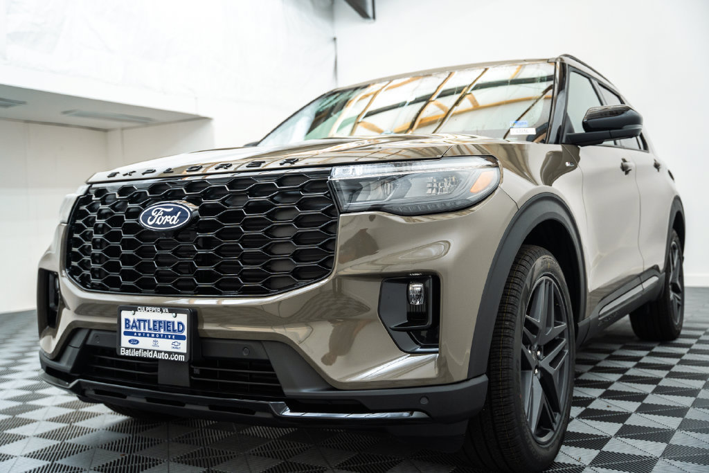 New 2027 Ford Explorer ST-Line w/ Premium Package AWD/4WD image 3