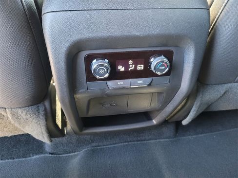 Certified 2025 Chevrolet Traverse LT image 17