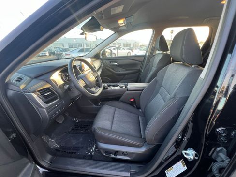 Used 2025 Nissan Rogue SV image 30