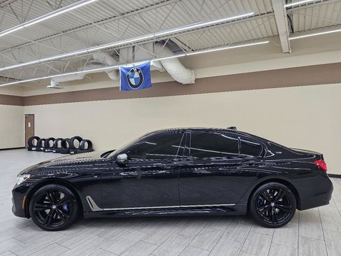 Used 2018 BMW M760i xDrive AWD/4WD image 9