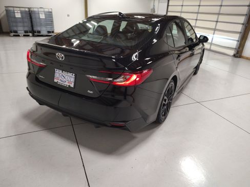 Used 2025 Toyota Camry SE FWD image 13