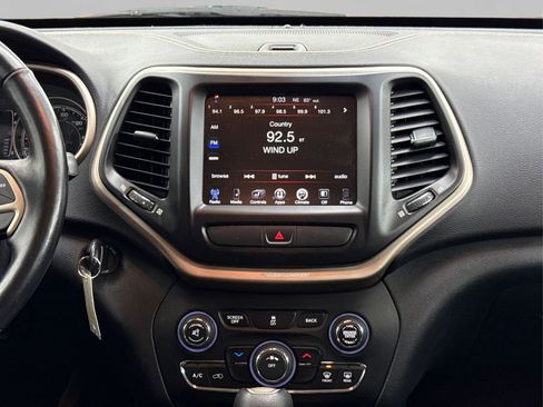 Used 2016 Jeep Cherokee Latitude w/ Cold Weather Group image 19