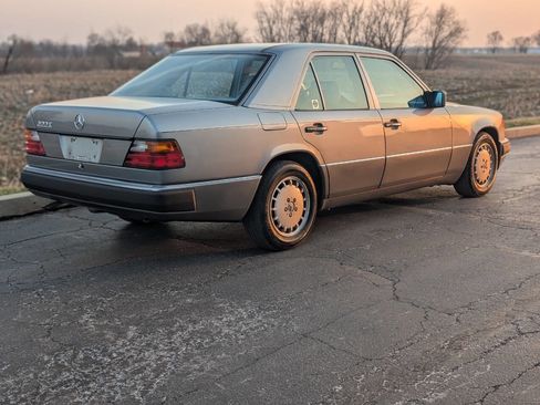 Used 1991 Mercedes-Benz 300 E 3.0 image 4