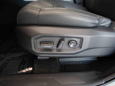 Used 2024 Toyota Tundra Limited AWD/4WD image 12